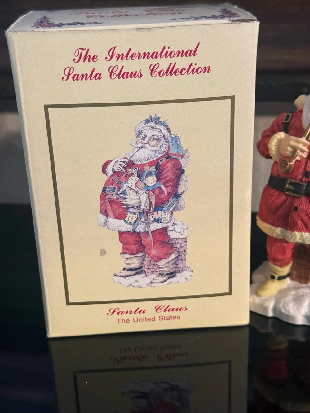The International Collection Santa and Mrs. Claus Holiday Figurine 🇺🇸